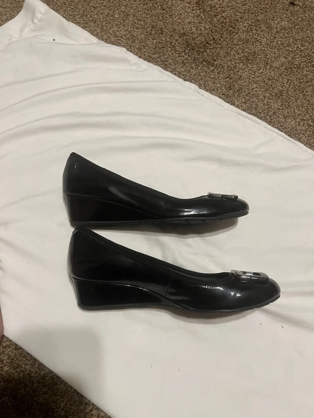 Bandolino black patent wedge   Super comfy padded insole